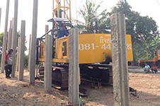 บริการรับตอกเสาเข็ม ด้วยปั้นจั่นตีนตะขาบ สะดวก รวดเร็ว